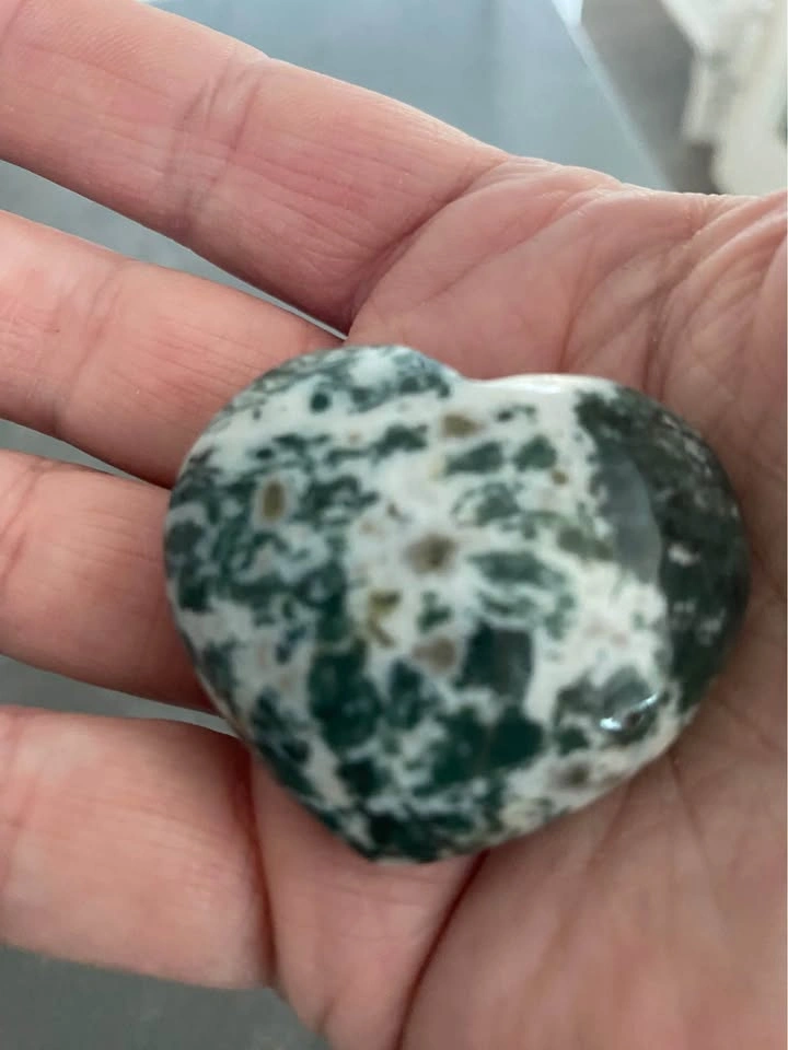 Moss Agate Hearts and Selenite Palm Stone Set - photo 5
