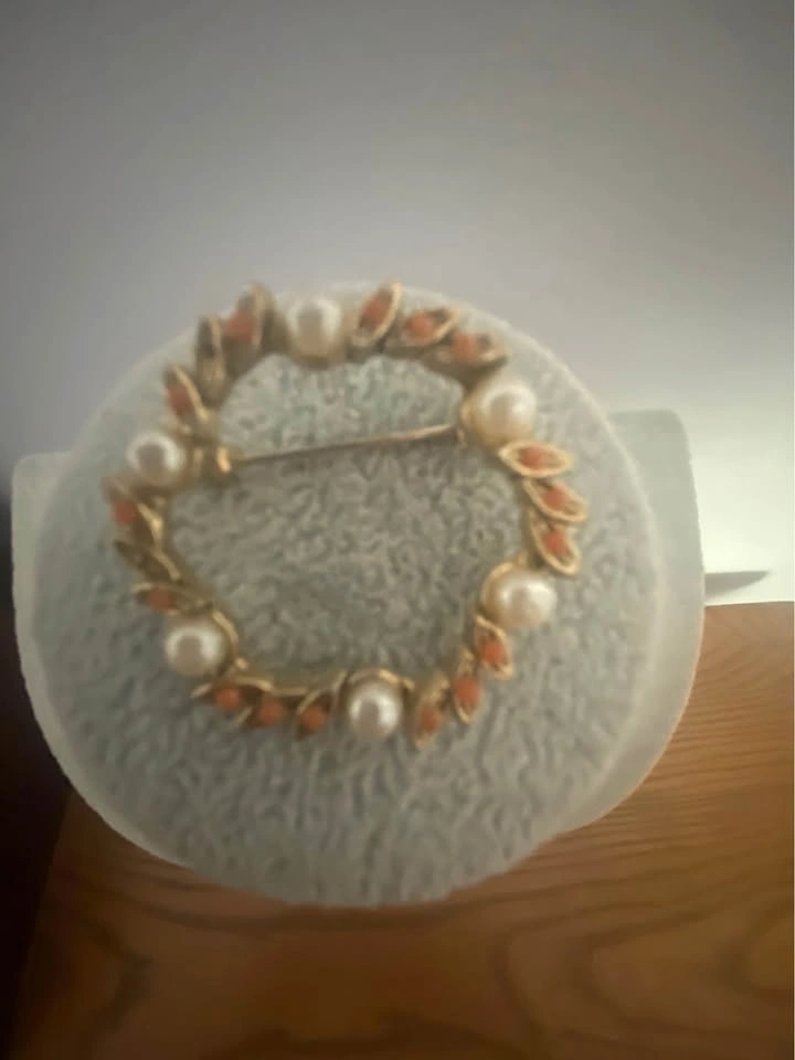 Vintage Gold-Tone Wreath Brooch with Faux Pearls and Coral Accen - photo 2