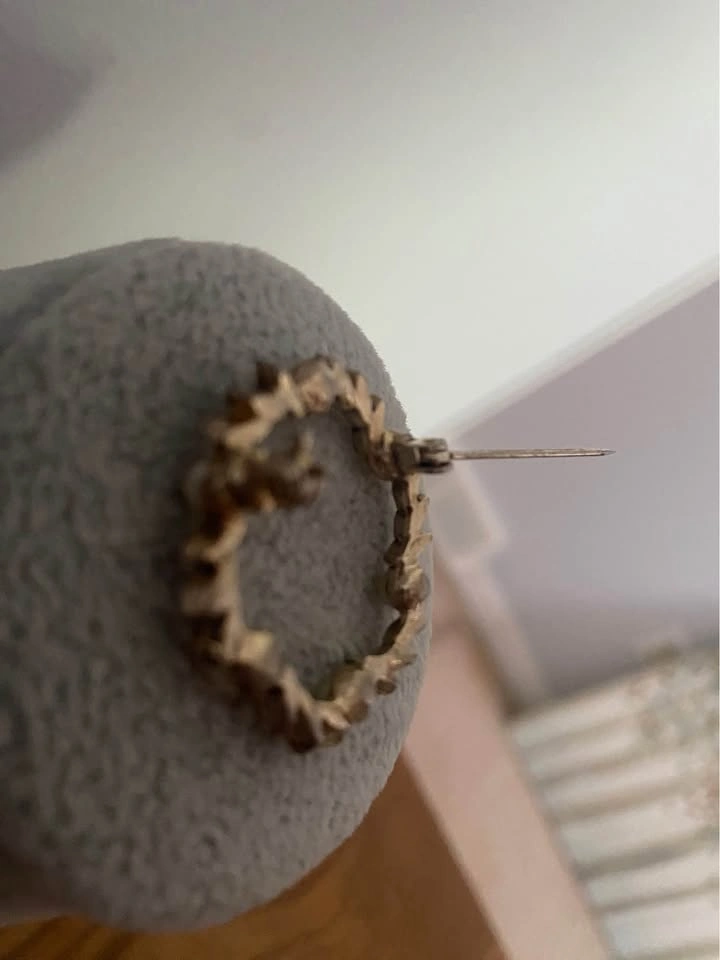 Vintage Gold-Tone Wreath Brooch with Faux Pearls and Coral Accen - photo 4