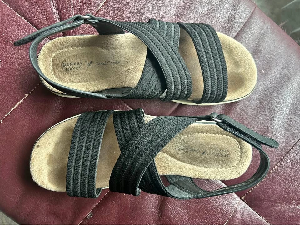 Woman’s size 7 Black sandal