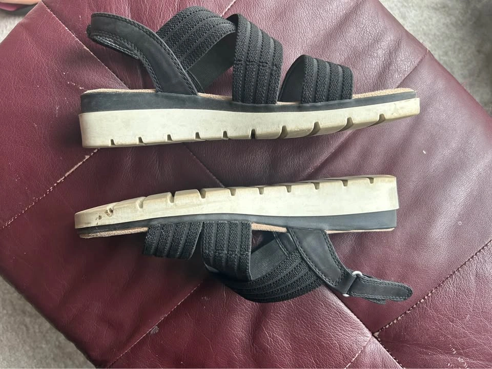 Woman’s size 7 Black sandal - photo 3