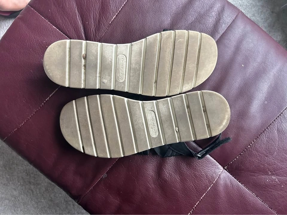 Woman’s size 7 Black sandal - photo 4