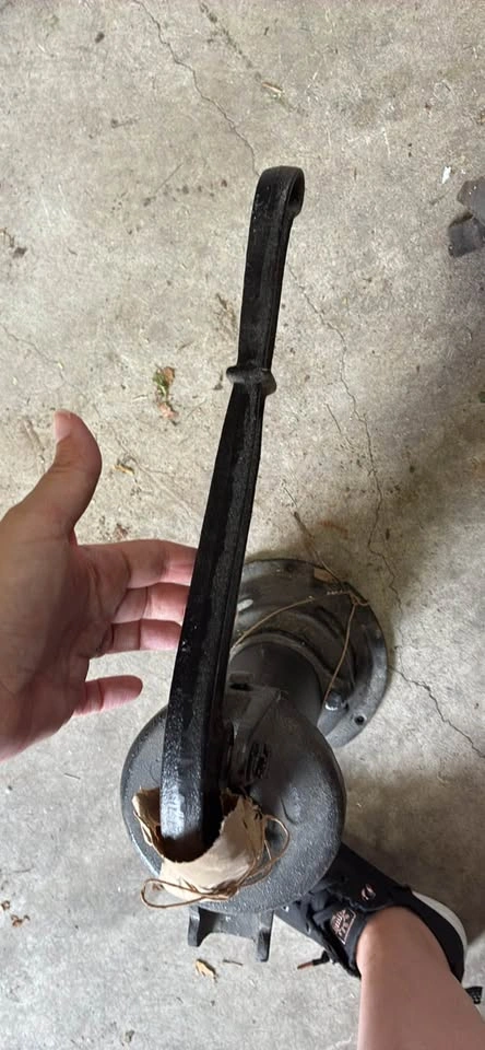 vintage or antique cast iron pitcher pump - photo 3