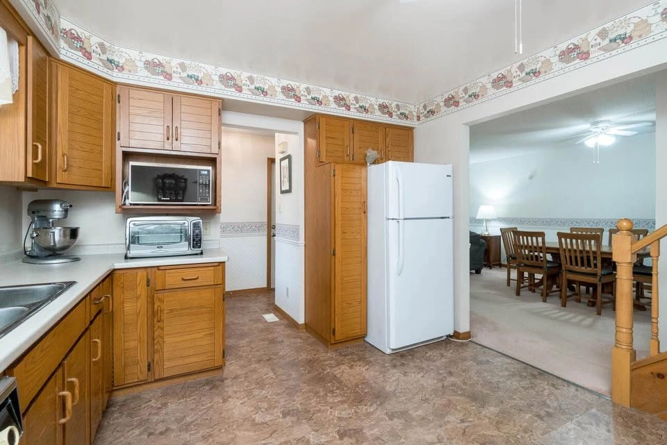 3 Beds 2 Baths - House - photo 4