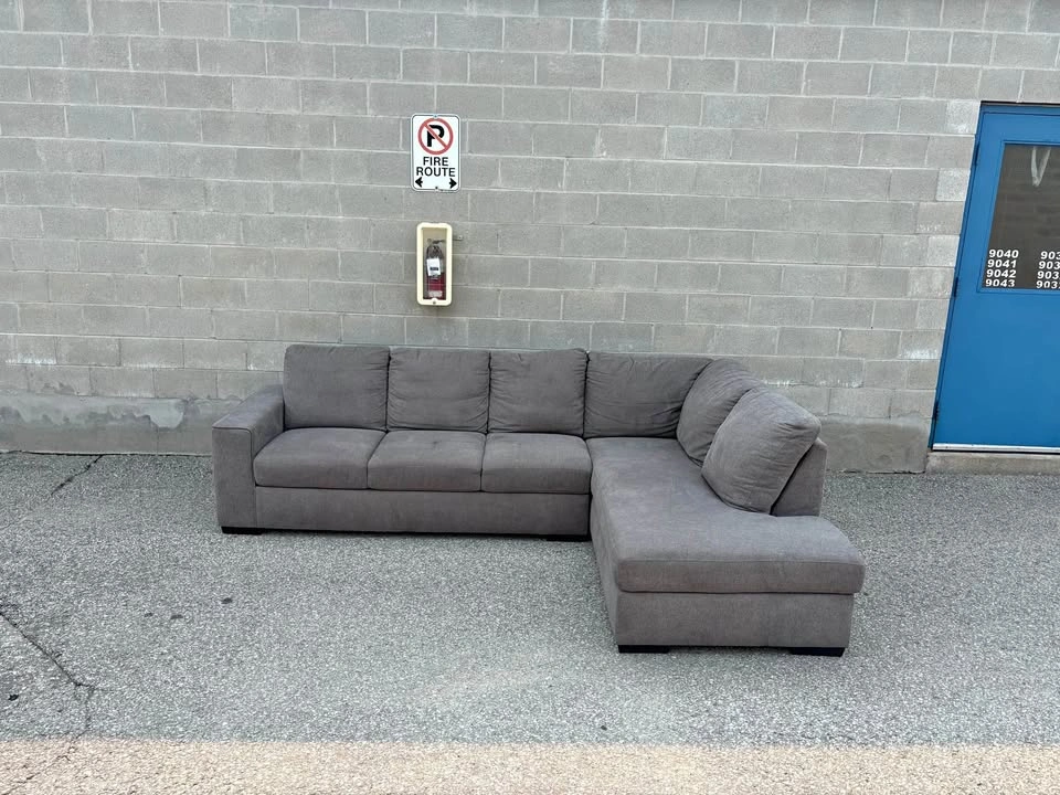 Modern Grey Sectional Sofa with Chaise
