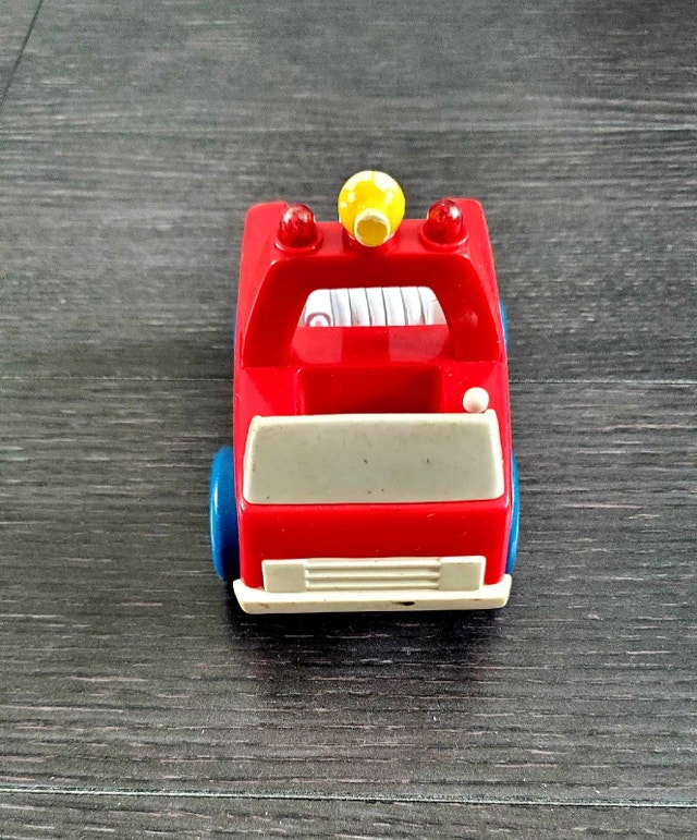 Retro 1991 Fisher-Price Fire Truck - photo 2