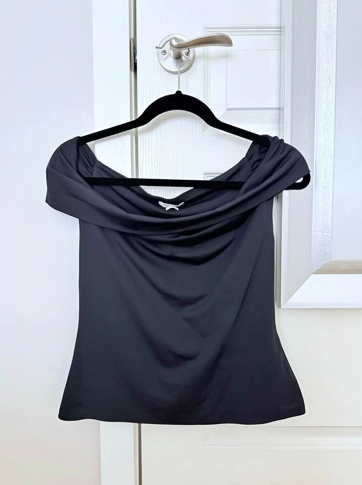 Aritzia Babaton Original Contour Ravish Top in Black (Size Large