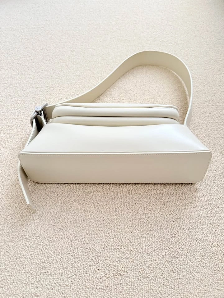 OSOI Leather Folder Brot Bag in Cream - photo 3