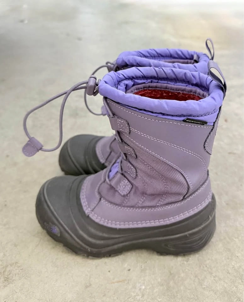 Kids North Face Waterproof Boots (Size 1) - photo 2