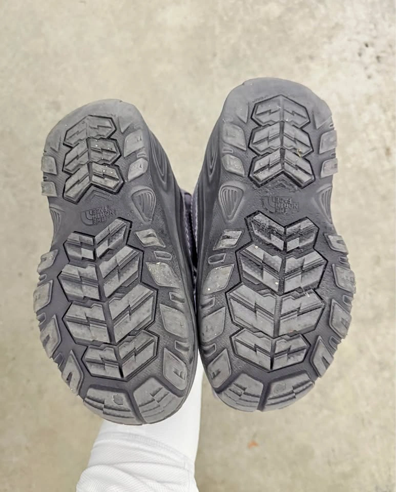 Kids North Face Waterproof Boots (Size 1) - photo 5