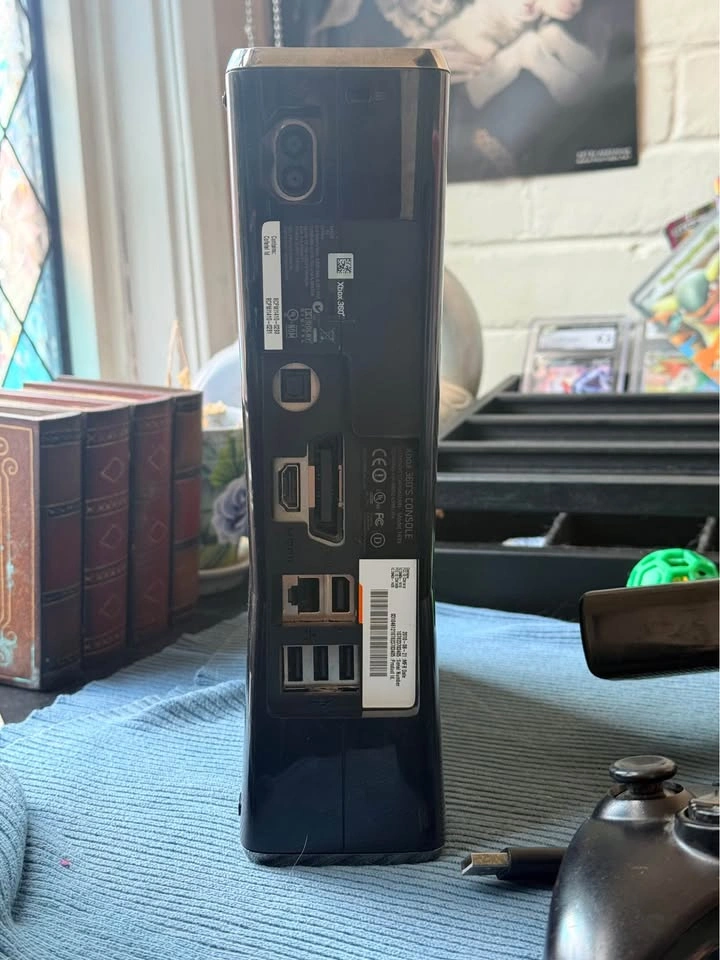 Microsoft Xbox 360 S 250GB Console with Kinect and Minecraft - photo 3