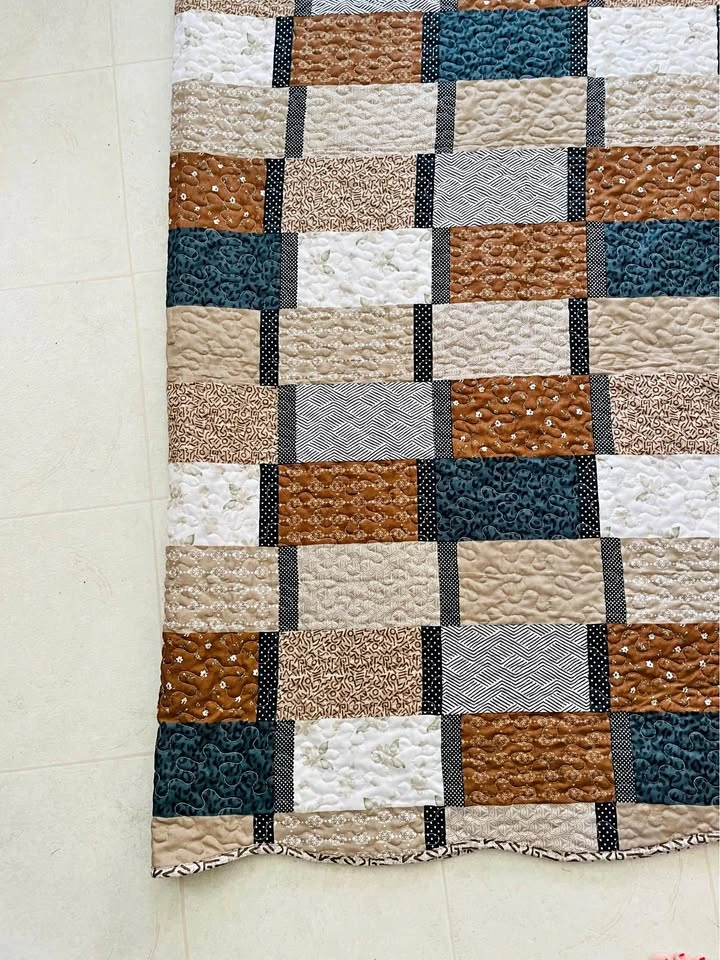 Beautiful Queen quilt set + 2 pillowcases