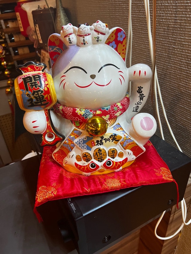 Maneki-Neko Ceramic Lucky Cat Figurine