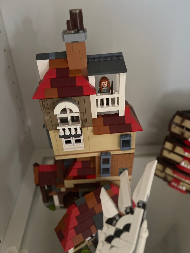 LEGO Harry Potter The Burrow - photo 2
