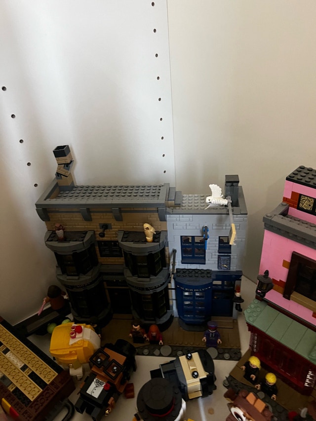 LEGO Harry Potter Diagon Alley - photo 4