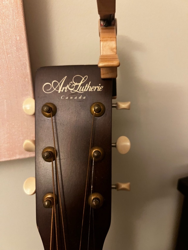 Art & Lutherie Legacy Bourbon Burst Acoustic Guitar