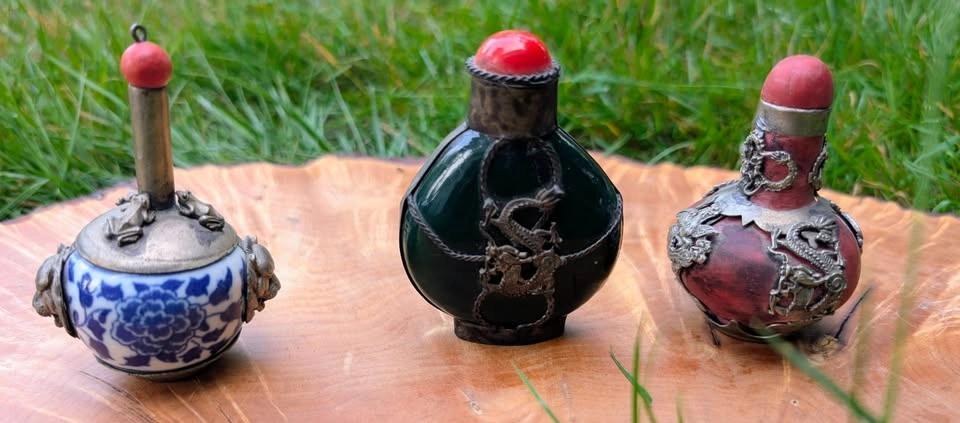 Vintage Chinese Decorative Snuff Bottles (Set of 3) - photo 2