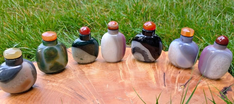 Natural Agate Snuff Bottles (Modern & Minimalist) - LOT 12