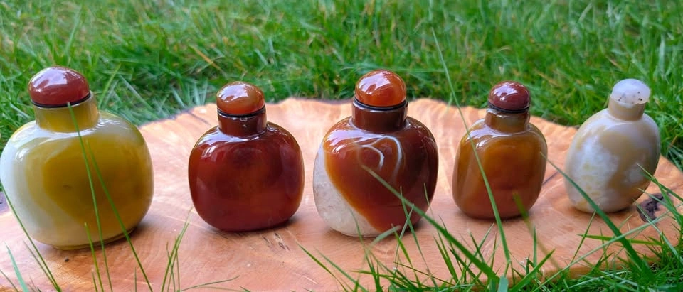 Natural Stone Snuff Bottles (Crystalloid & Banded Agate) - LOT 1 - photo 2