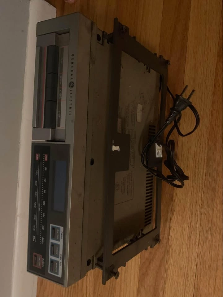 General Electric Spacemaker 7-4235a Clock Radio Cassette Player - photo 2