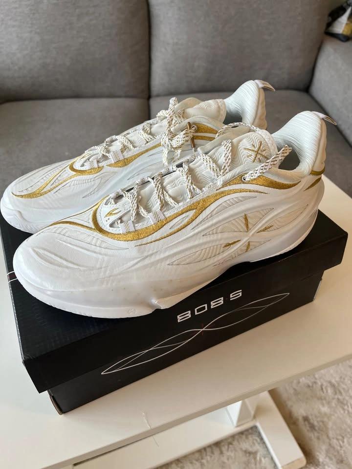 Wade 808 5 Ultra V2 Size US 8 men