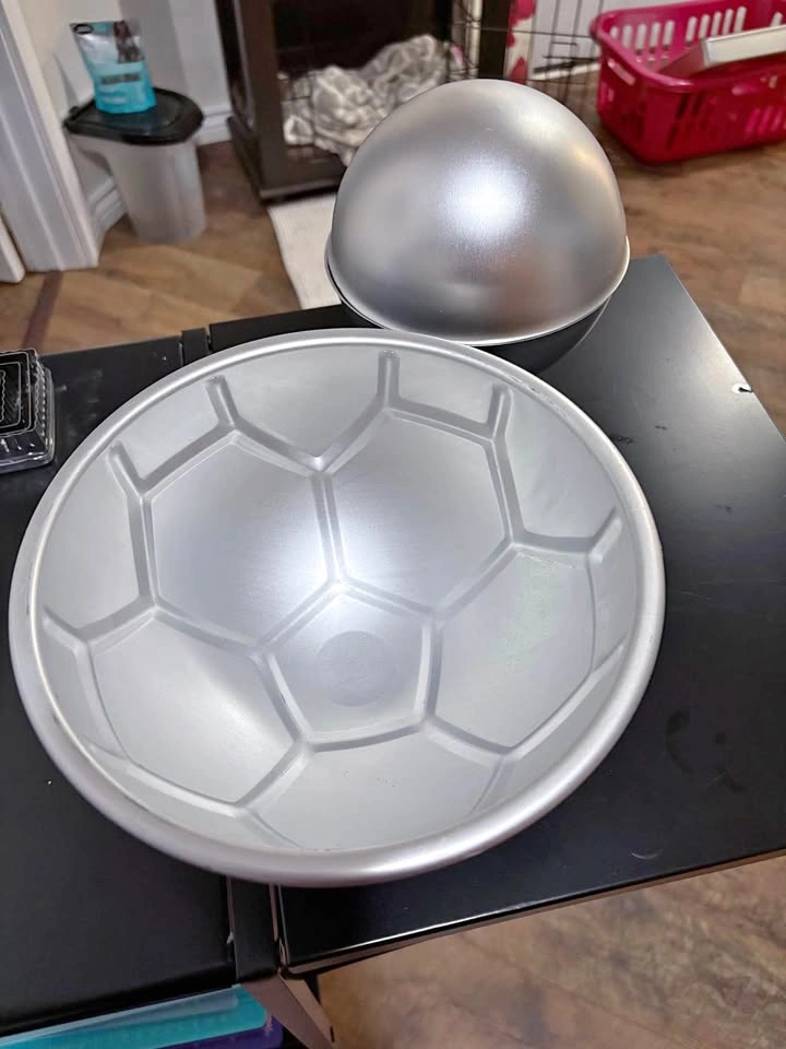 Soccer ball cake pan