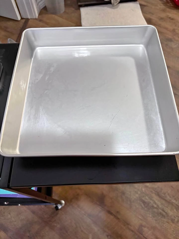 Square cake pan