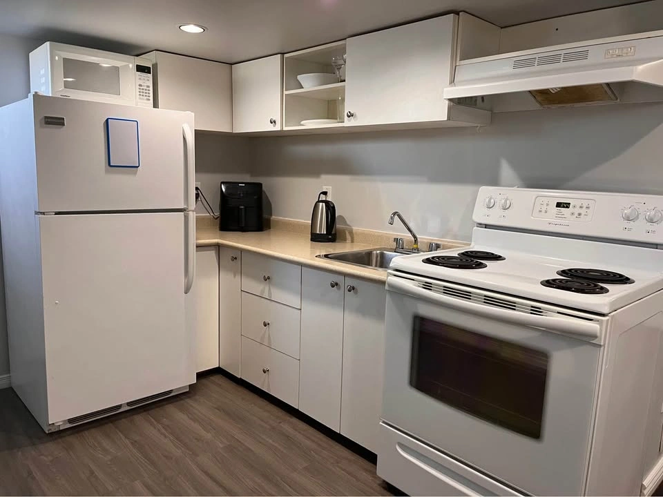 1 Bed 1 Bath - Apartment - photo 4