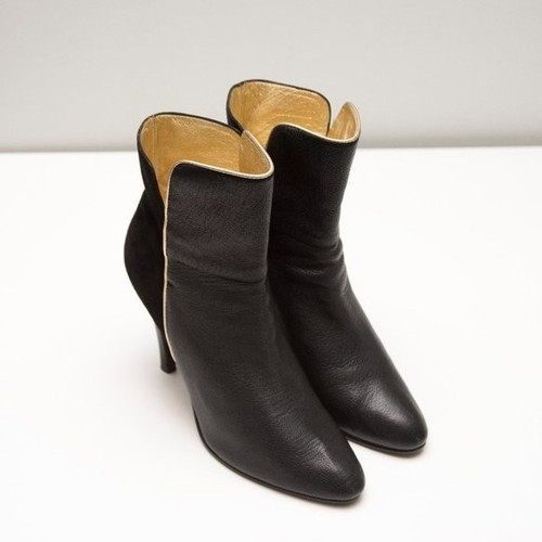 Betsey Johnson Leather Ankle Boots Booties Gold Trim SIZE 8 - photo 2