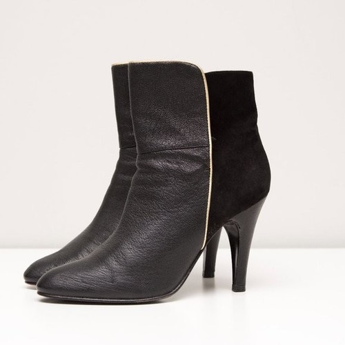 Betsey Johnson Leather Ankle Boots Booties Gold Trim SIZE 8 - photo 3