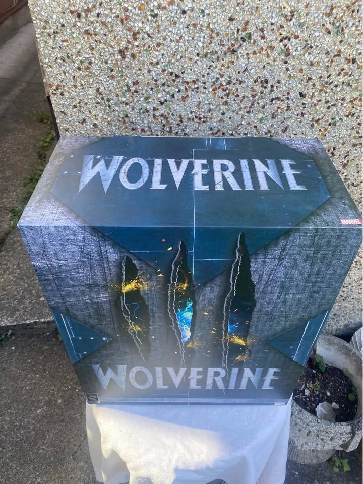 Wolverine Sideshow Collectibles Premium Format Figure - photo 4