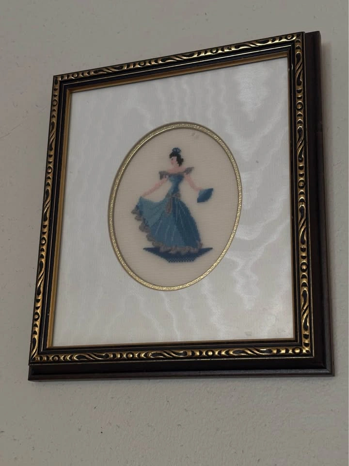 Vintage Framed Cross-Stitch Couple in Blue - photo 4