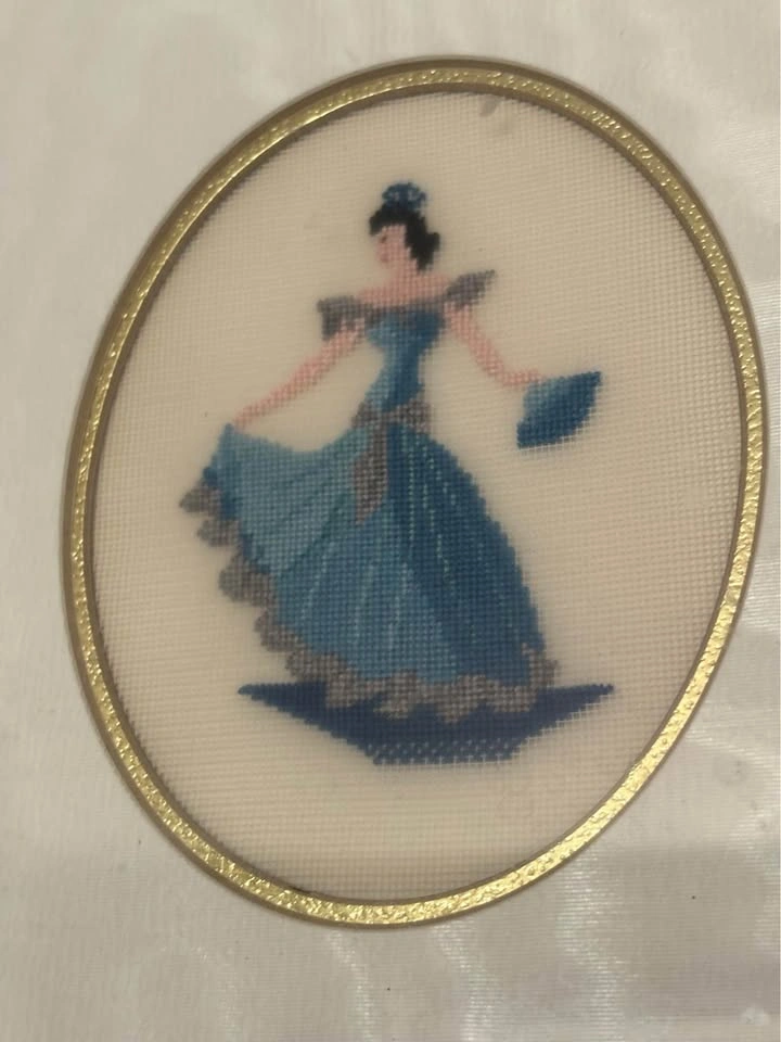 Vintage Framed Cross-Stitch Couple in Blue - photo 5