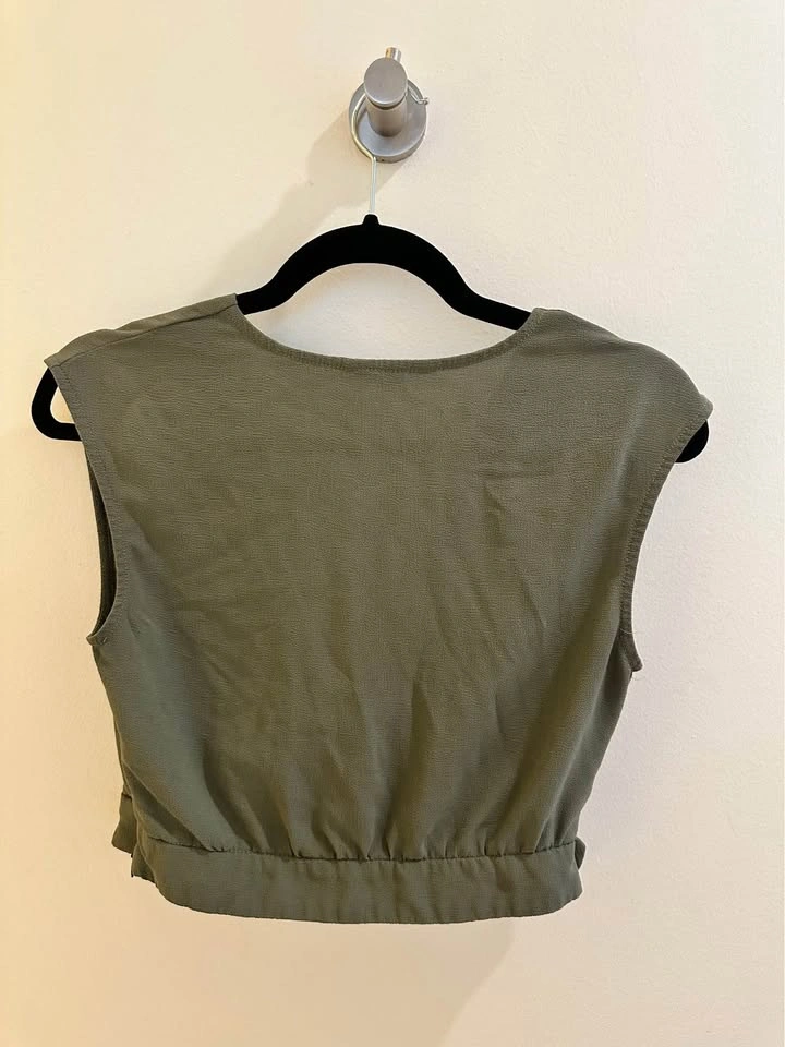 Green crop top with side belt - photo 3