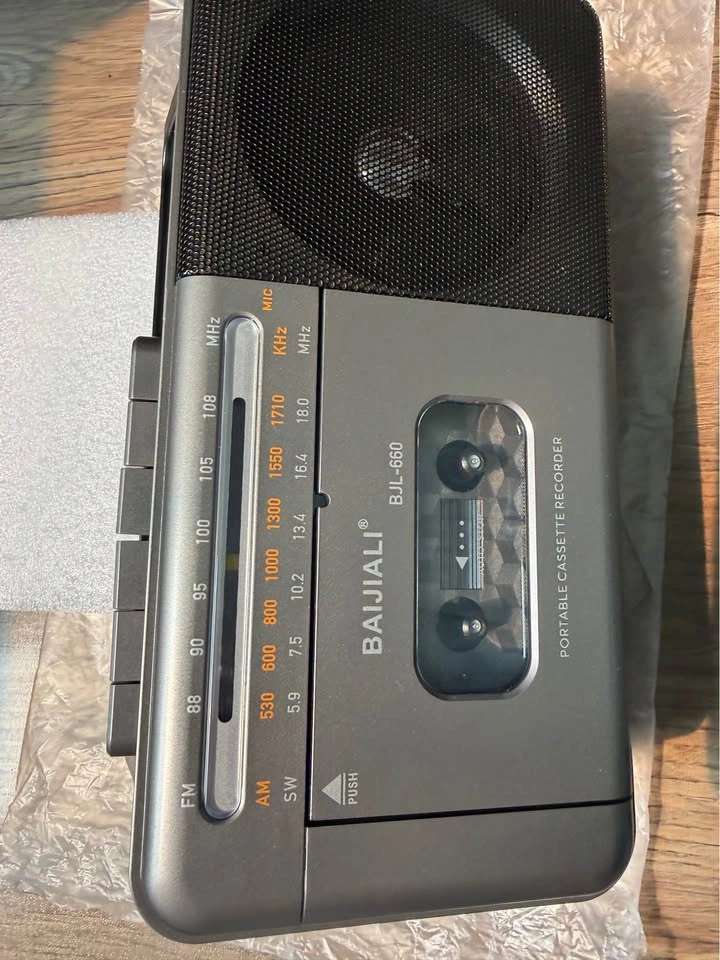 PORTABLE CASSETTE RECORDER / AM-FM - photo 2