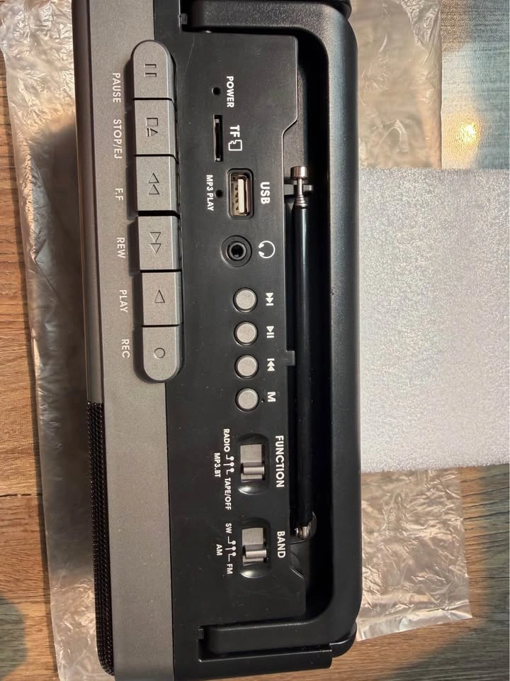 PORTABLE CASSETTE RECORDER / AM-FM - photo 3