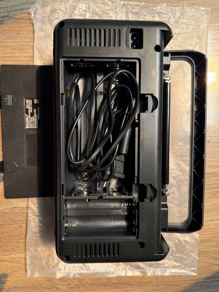 PORTABLE CASSETTE RECORDER / AM-FM - photo 4