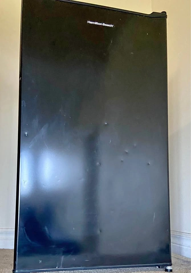 Fridge - Black Hamilton Beach 6 cubic feet