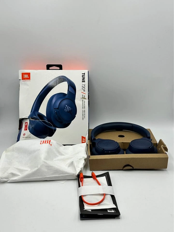 JBL Tune 720BT Wireless Over-Ear Headphones - Blue