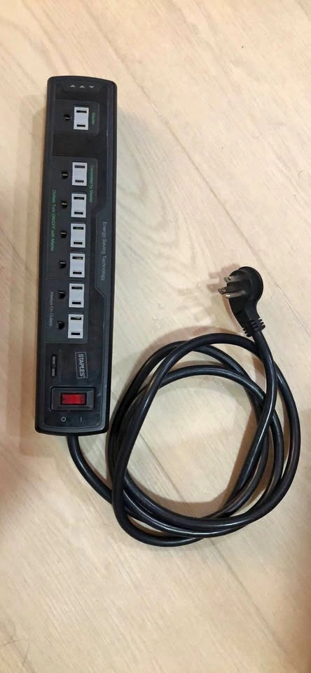Staples 7-Outlet Power Bar 6FT Long