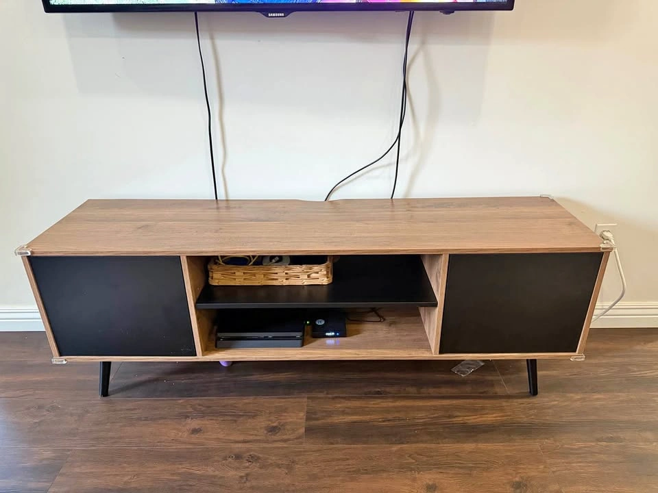 Tv stand / media console