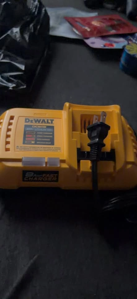 BRAND NEW DeWalt DCB118 8A Fast Battery Charger - photo 2