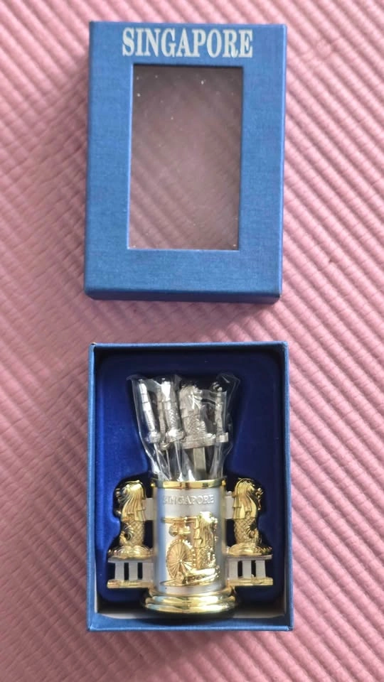 Singapore Merlion Souvenir Fork Set - photo 2