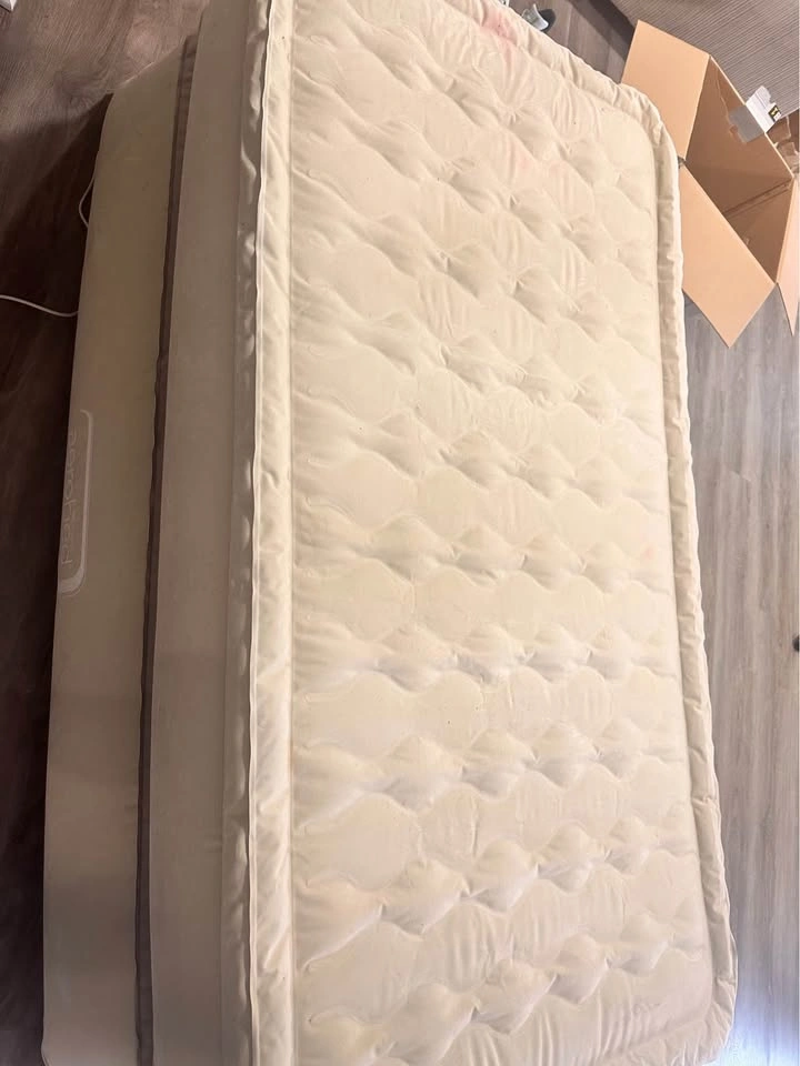 AeroBed Twin Air Mattress (Double High, 24") with Pump & Remote - photo 2