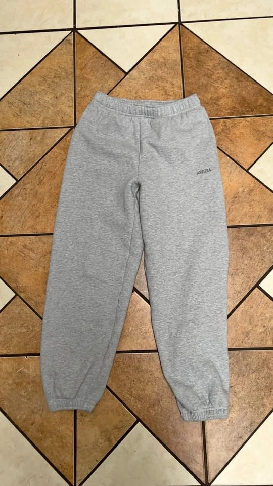 aritzia sweatpants small