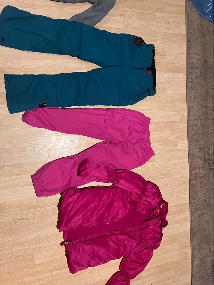 Winter jackets and snow pants - photo 3
