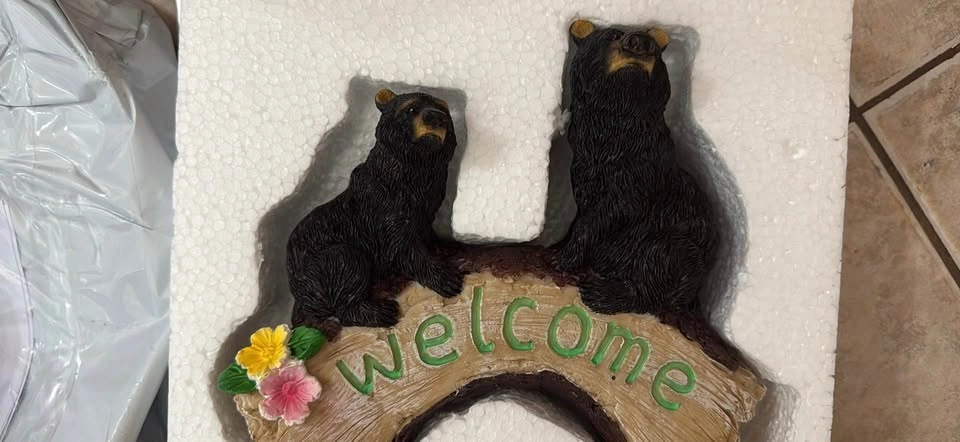 Black Bear Welcome Sign Figurine - photo 2