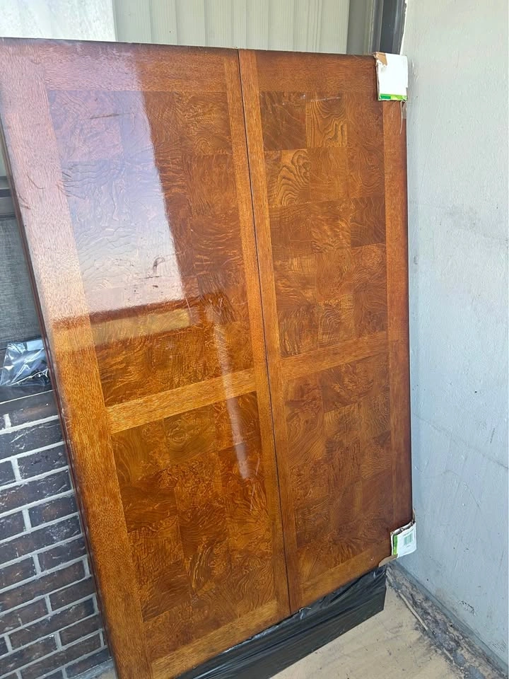 Real hard wood dining table with all the screws and legs
