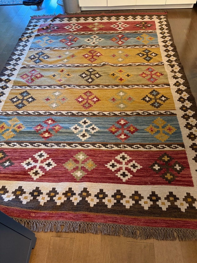Rug - versatile for any room