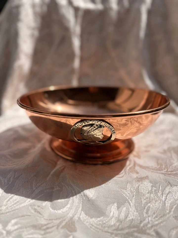 Vintage St. Dunstan's 1977 Silver Jubilee Copper Bowl - photo 5